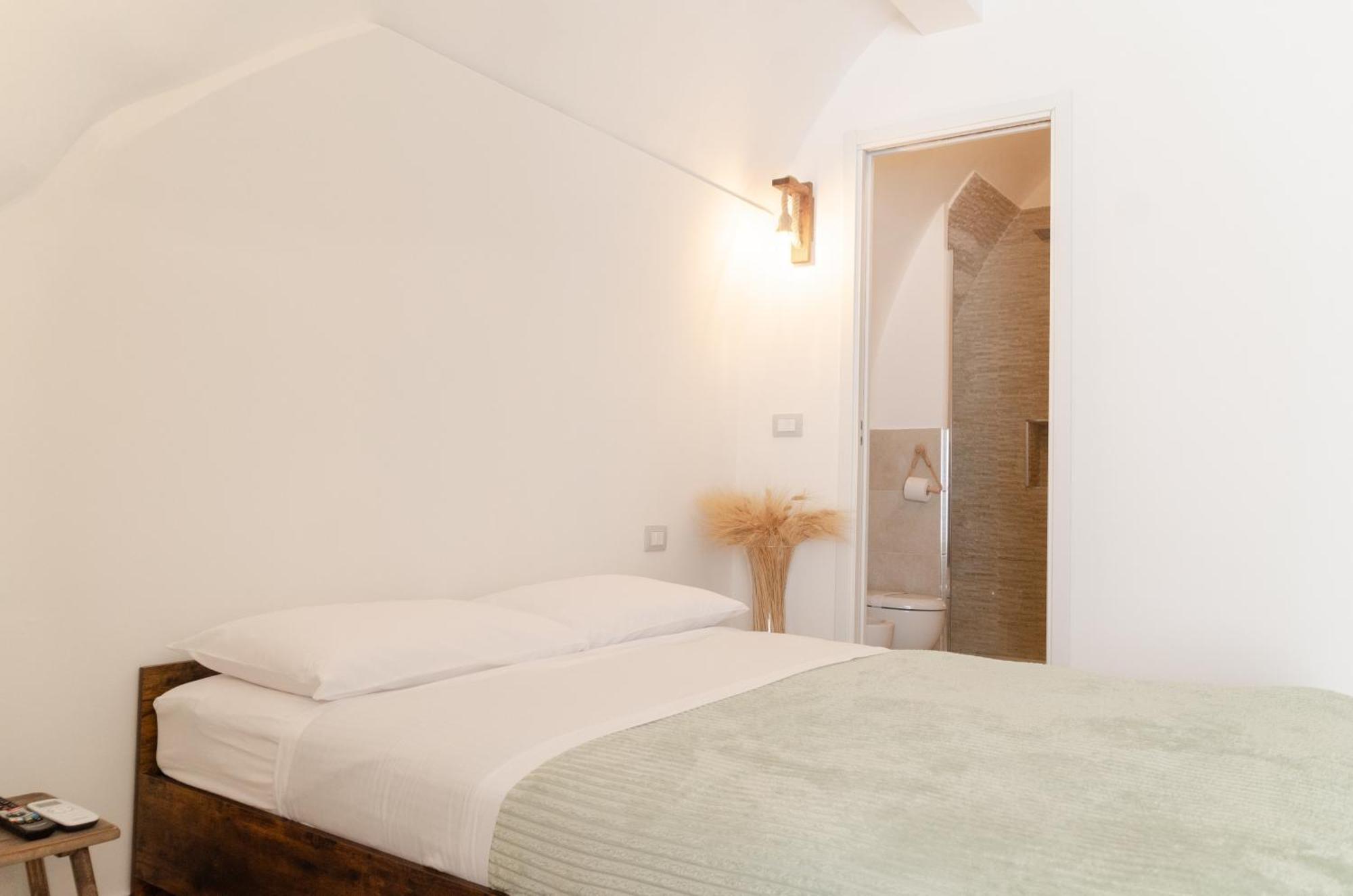 Aca Suite Luxury With Jacuzzi Adelfia Eksteriør billede